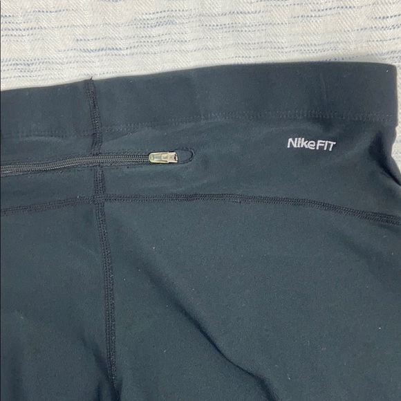 Nike Dri-Fit Black Capri Leggings - Picture 4 of 5